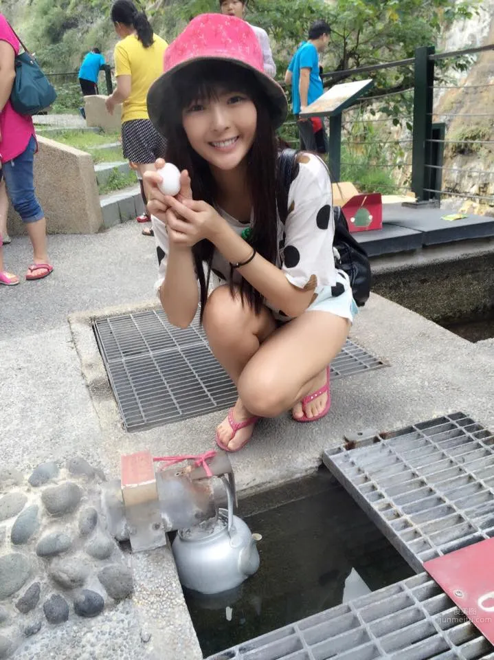 黃沐妍(小豬)- 比基尼大秀養眼美胸超搶鏡! 5