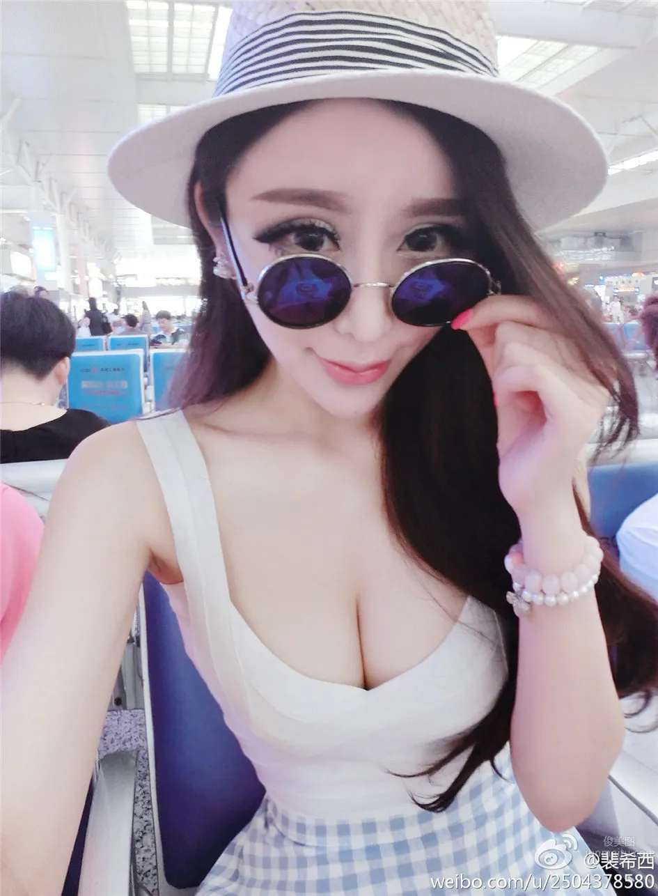 裴希西- 性感小美女酥胸自拍圖片 16