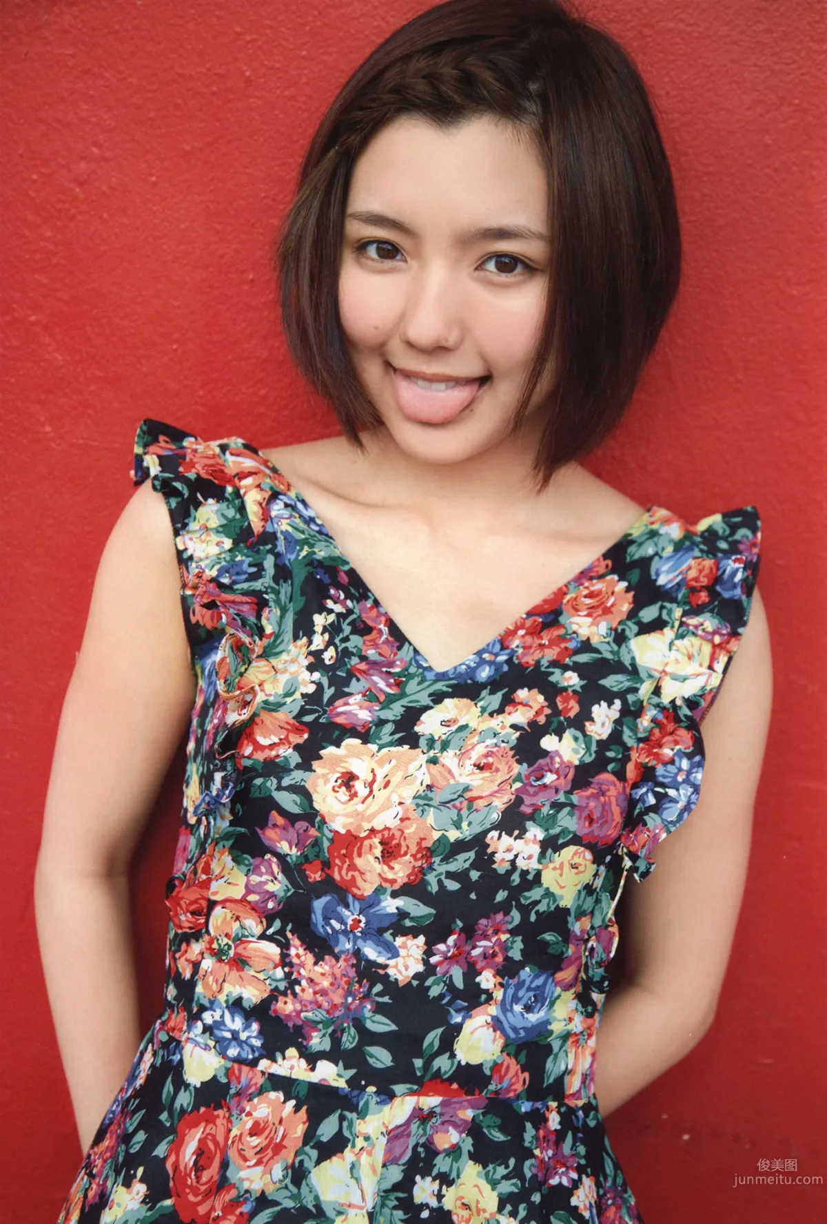 真野恵里菜- 『 まのちゃん Dear Friends 』写真集_12