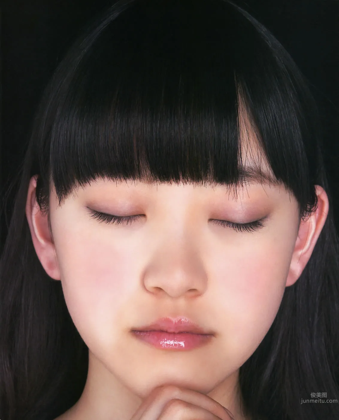 [Bomb Magazine] 2014年05月号 西野七瀬 白石麻衣 生駒裡奈 橋本奈々未 堀 未央奈 渡辺美優紀 白間美瑠 17