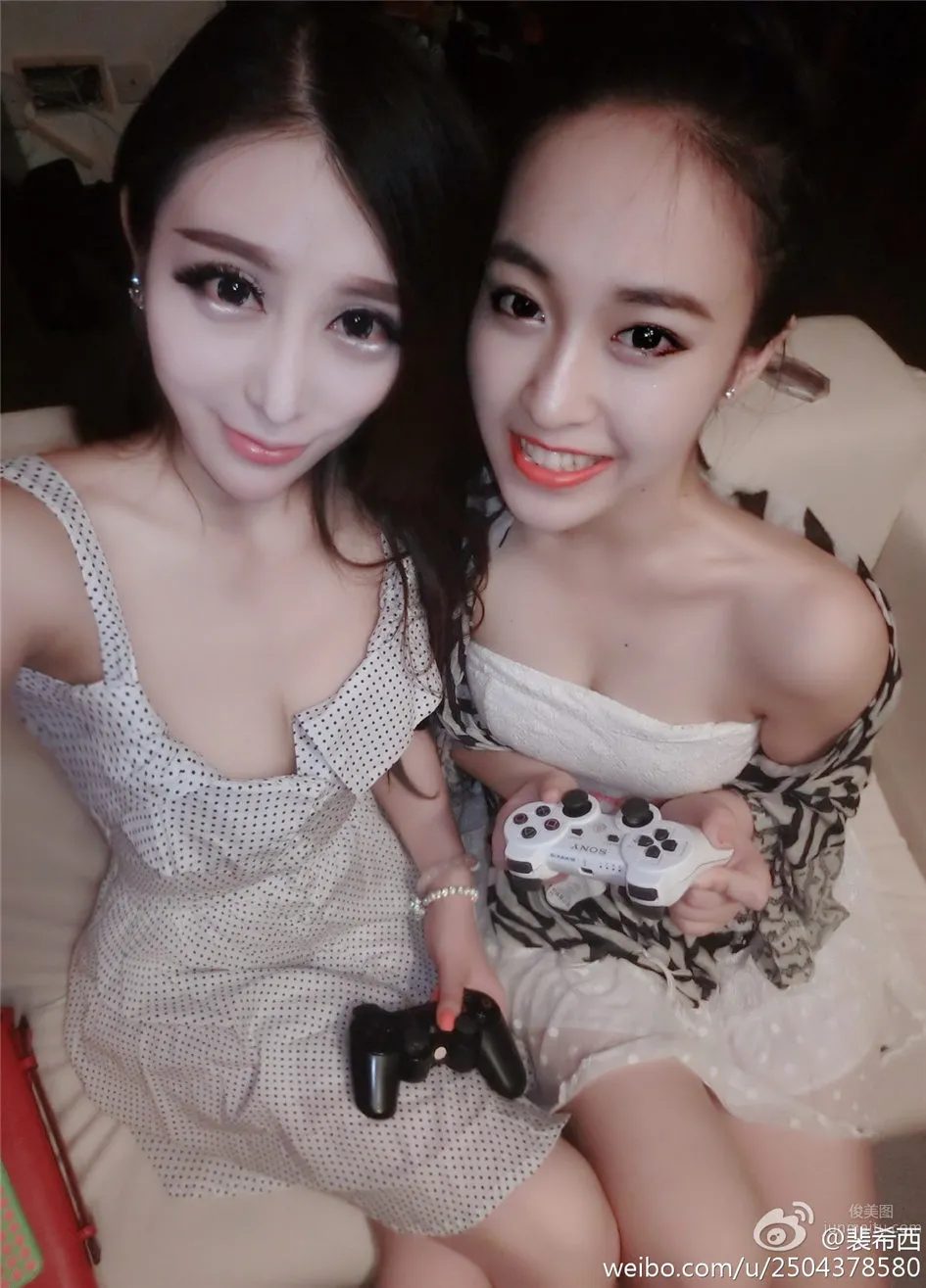 裴希西- 性感小美女酥胸自拍圖片 24