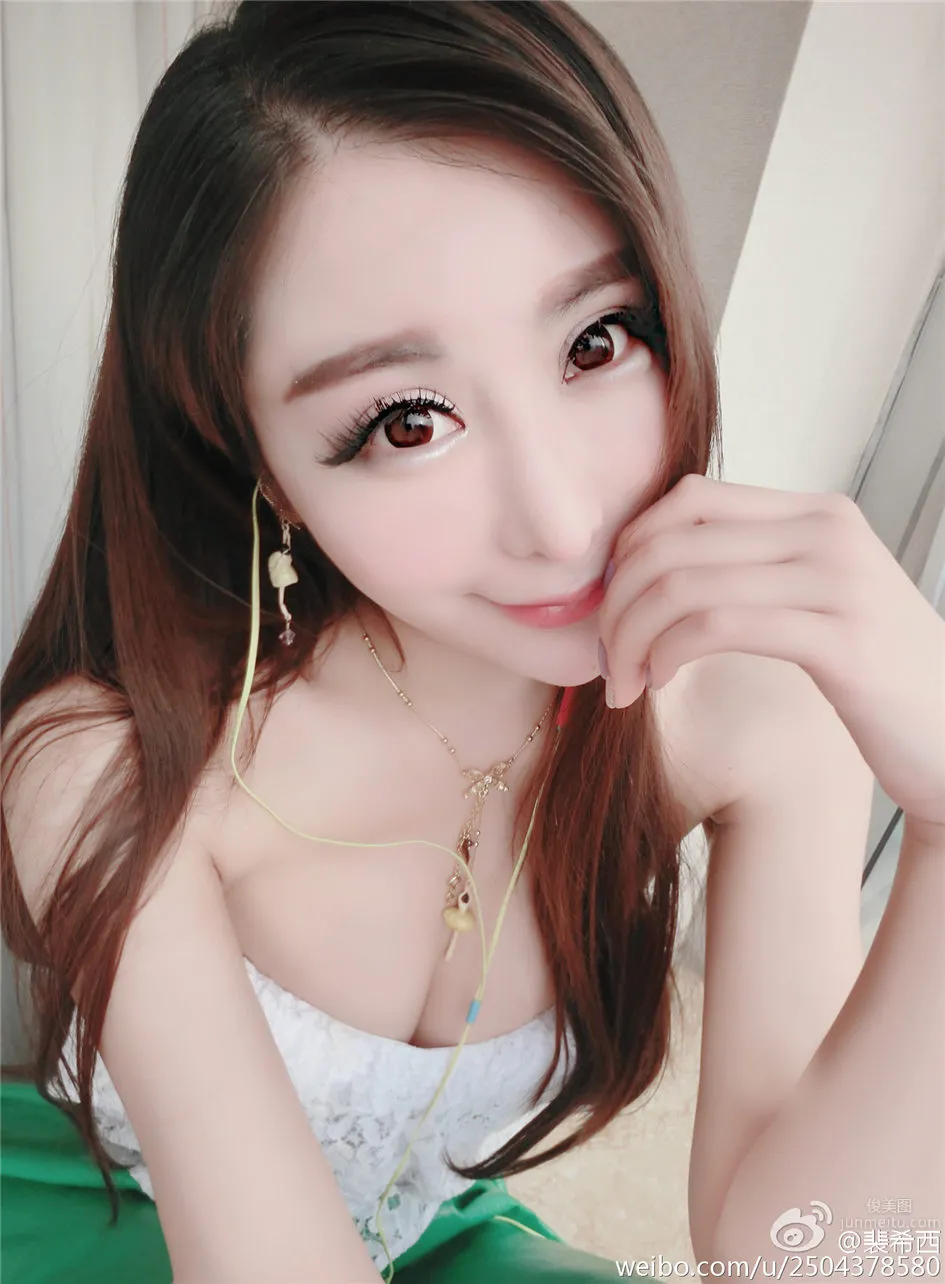 裴希西- 大奶美女感自拍美图_1