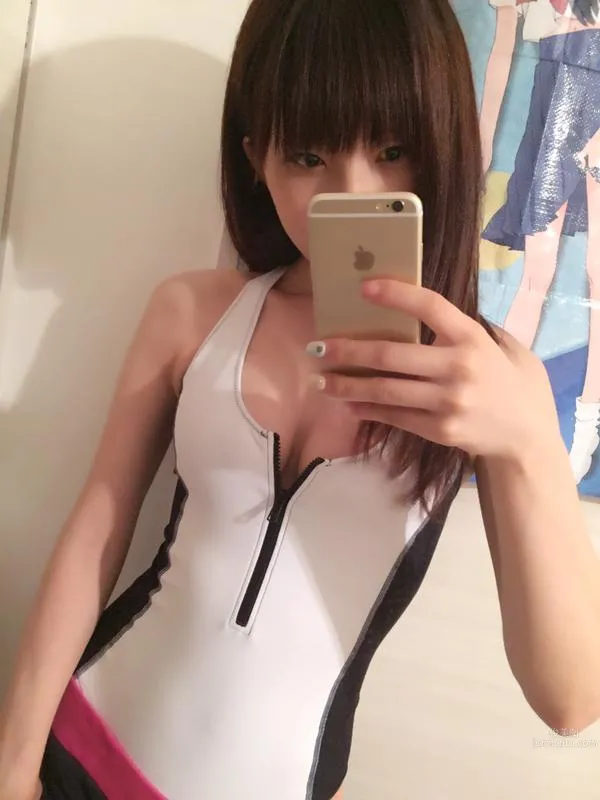 栖乃めりか- 人氣Coser開胸泳衣誘惑 5