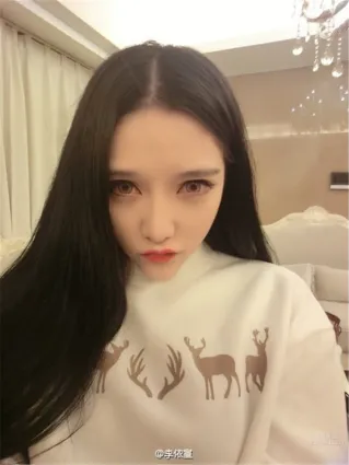 李依宣- 性感嫩模私密自拍圖片