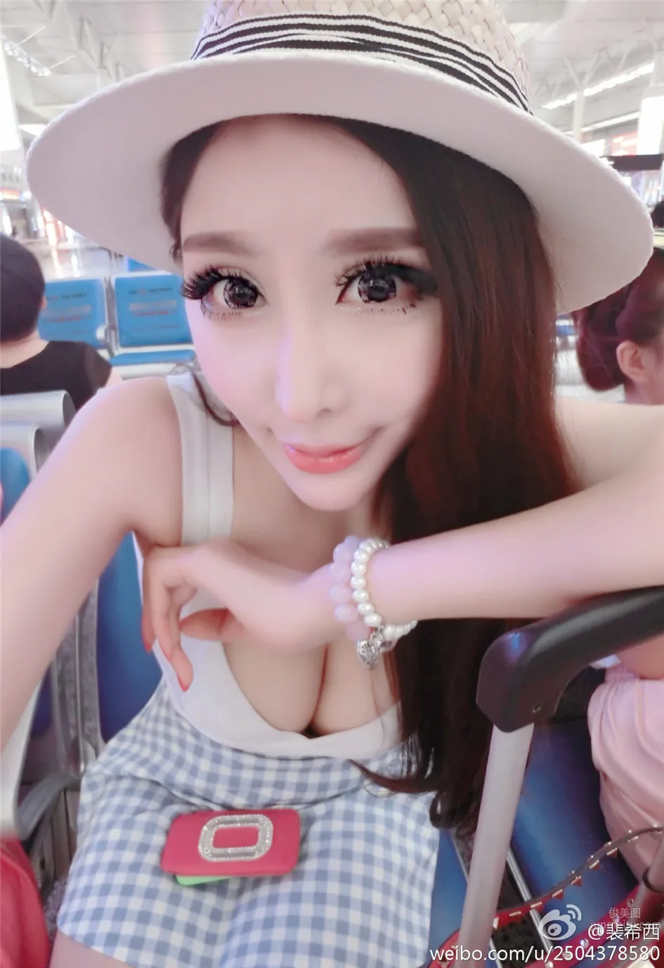 裴希西- 性感小美女酥胸自拍圖片 17