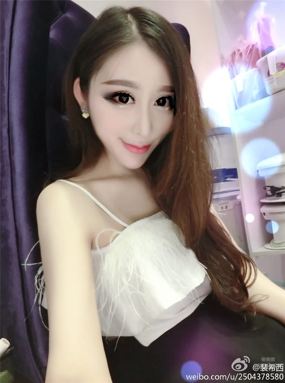 裴希西- 性感小美女酥胸自拍圖片 32