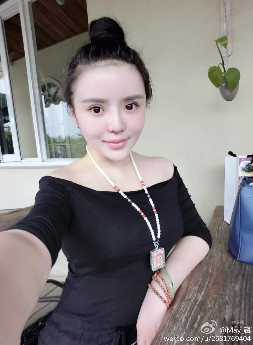 霓梓心iamVee- 白嫩養眼的乖巧妹子 23