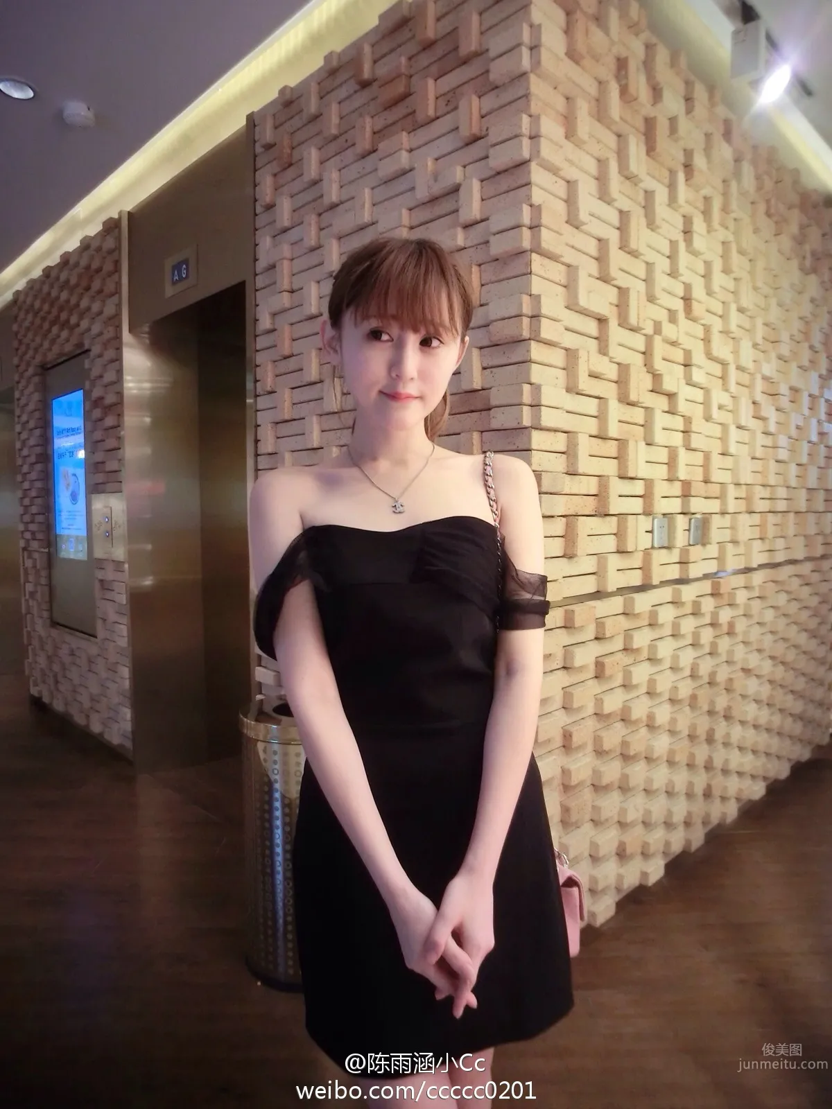 陳雨涵Cc- 胸器逼人的美女私房照 24