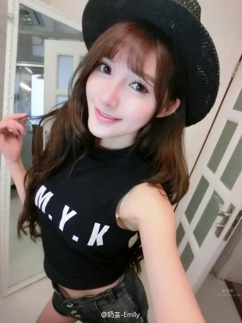 奶茶Emily- 甜美正妹私房照 16