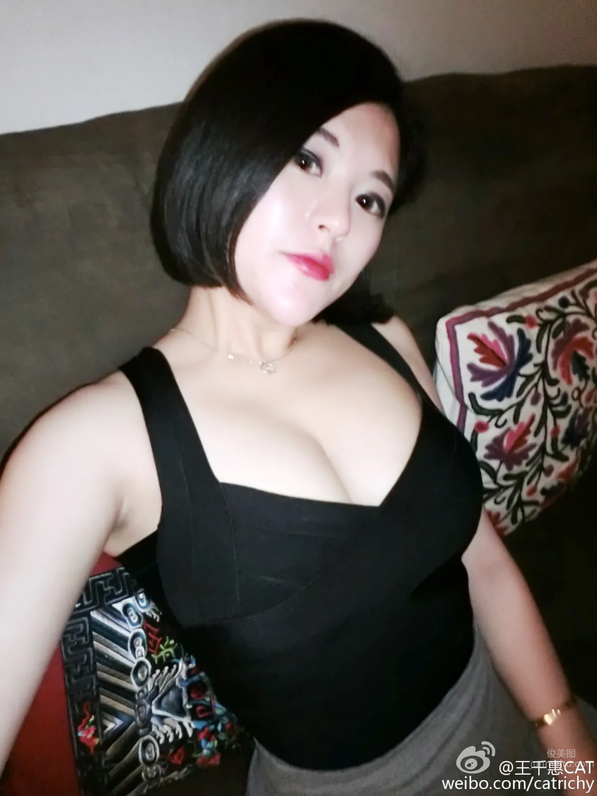 西瓜姐(王千惠)- H杯美豔私房照 8