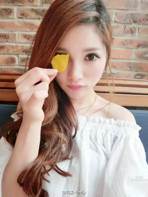 奶茶Emily- 甜美正妹私房照 11