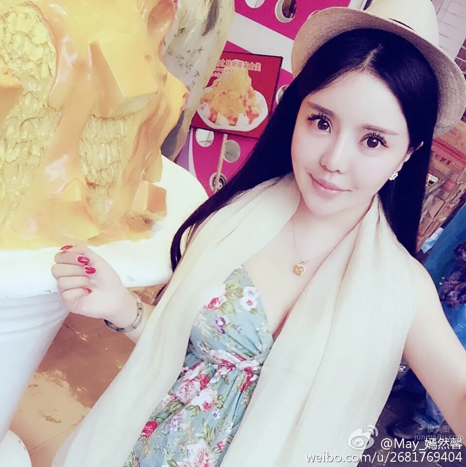 霓梓心iamVee- 白嫩養眼的乖巧妹子 15