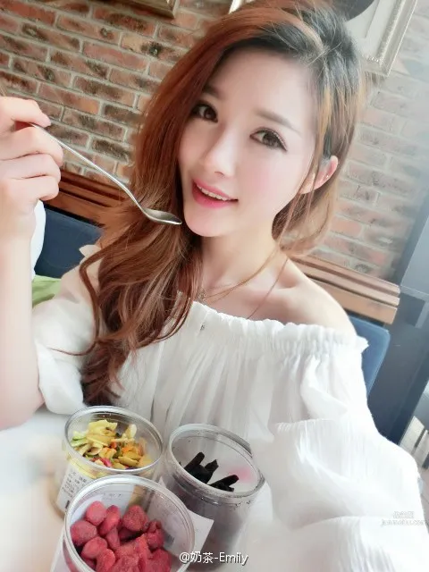 奶茶Emily- 甜美正妹私房照 10