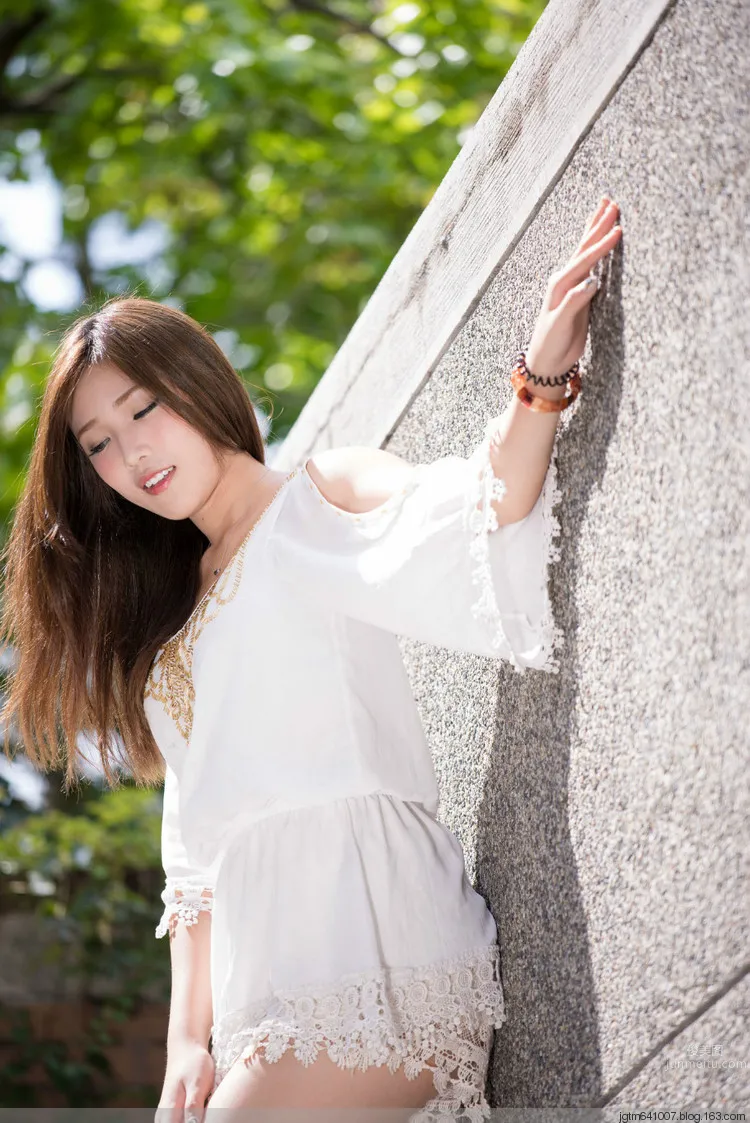 許薇安Vivi- 性感外拍圖片特輯 20
