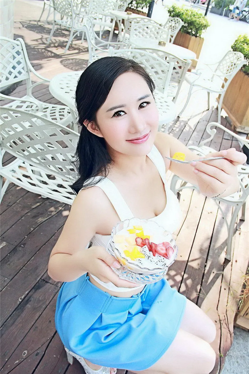 孔含冰- 氣質非凡車模誘人性感寫真 21