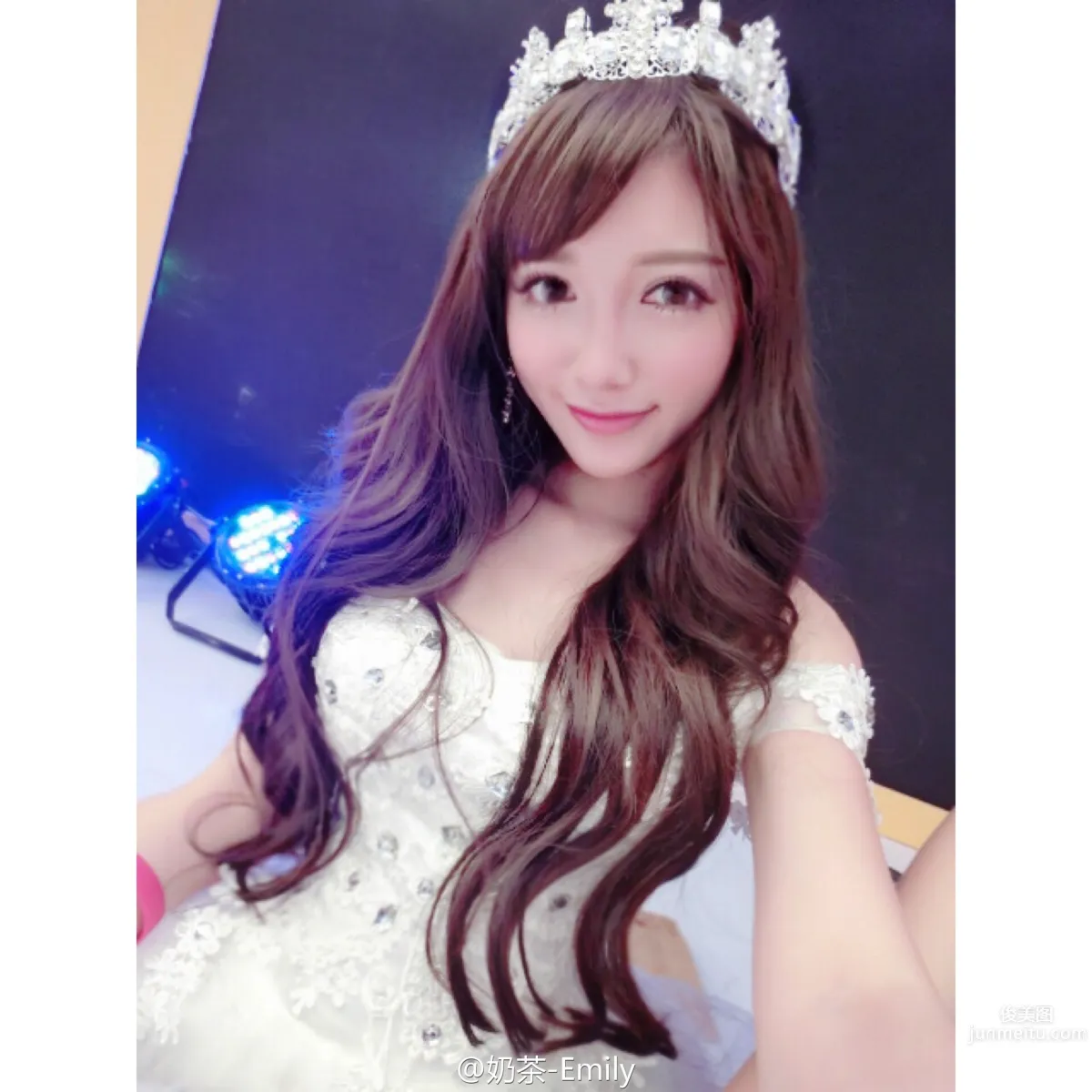 奶茶Emily- 甜美正妹私房照 18