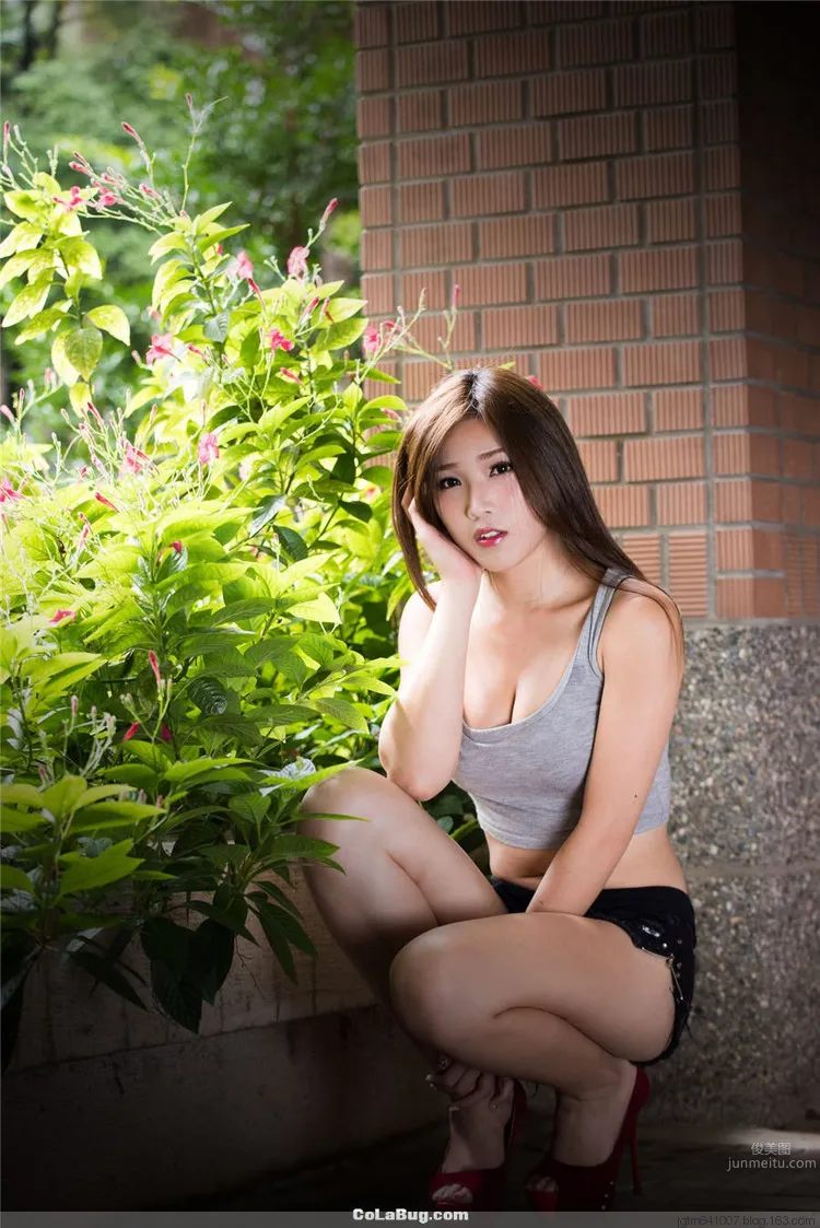 許薇安Vivi- 性感外拍圖片特輯 7