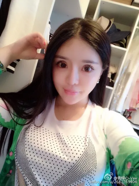 霓梓心iamVee- 白嫩養眼的乖巧妹子 4