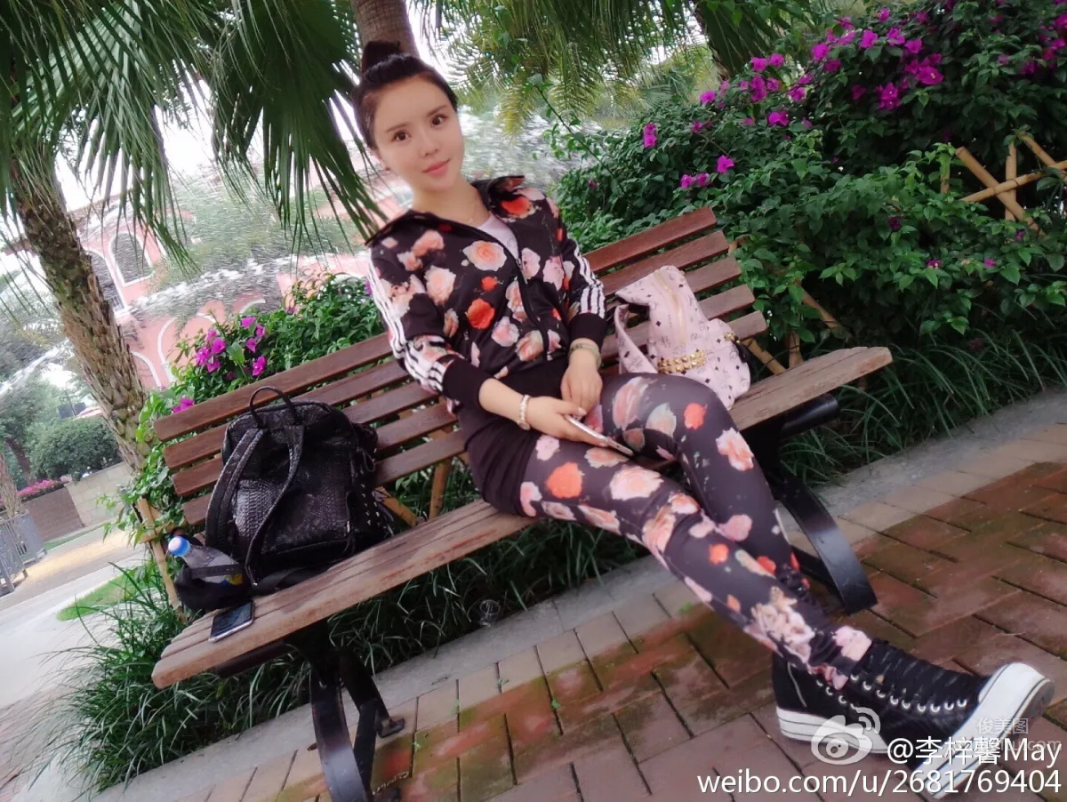 霓梓心iamVee- 白嫩養眼的乖巧妹子 12