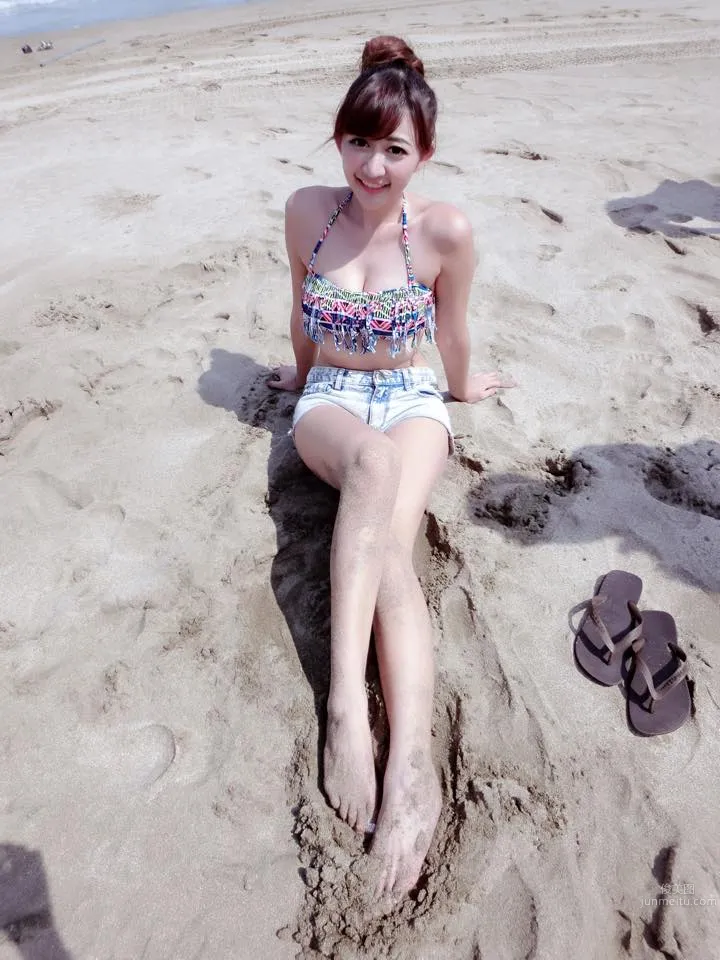 溫蒂(謝宜妏)- 淡江D奶比基尼美圖 3