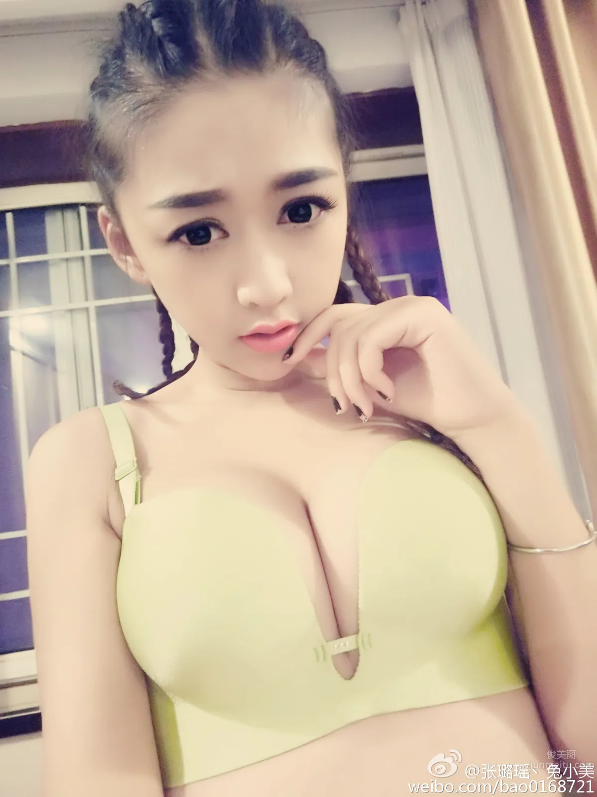 兔小美(張璐瑤)- 最美事業線的汽車模特 22