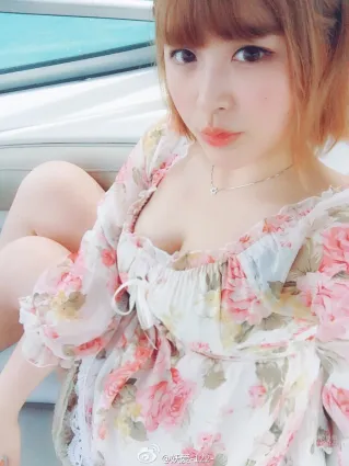 妖愛愛- 開胸衣姬痣奶正妹