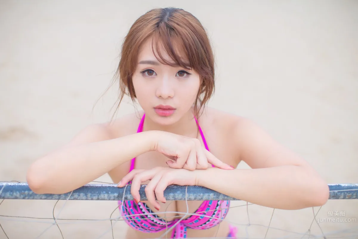 哈妮HaaNi- 比基尼诱惑与极品Cosplay_1