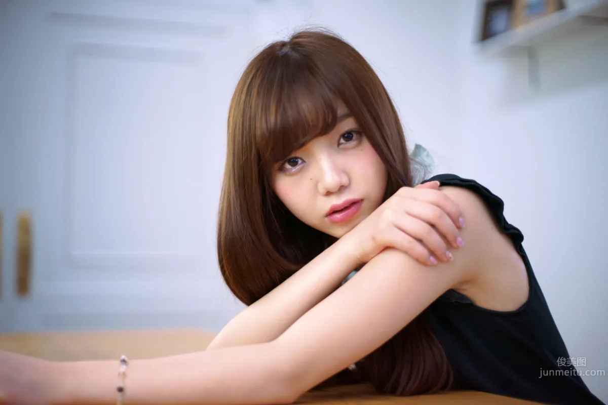 松岡裡英- 妹系美臀比基尼誘惑 35