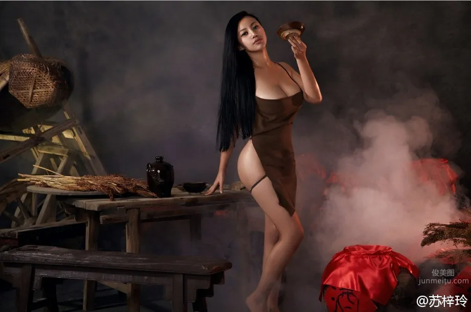 苏梓玲- 概念版静态写真《丰乳肥臀》_10