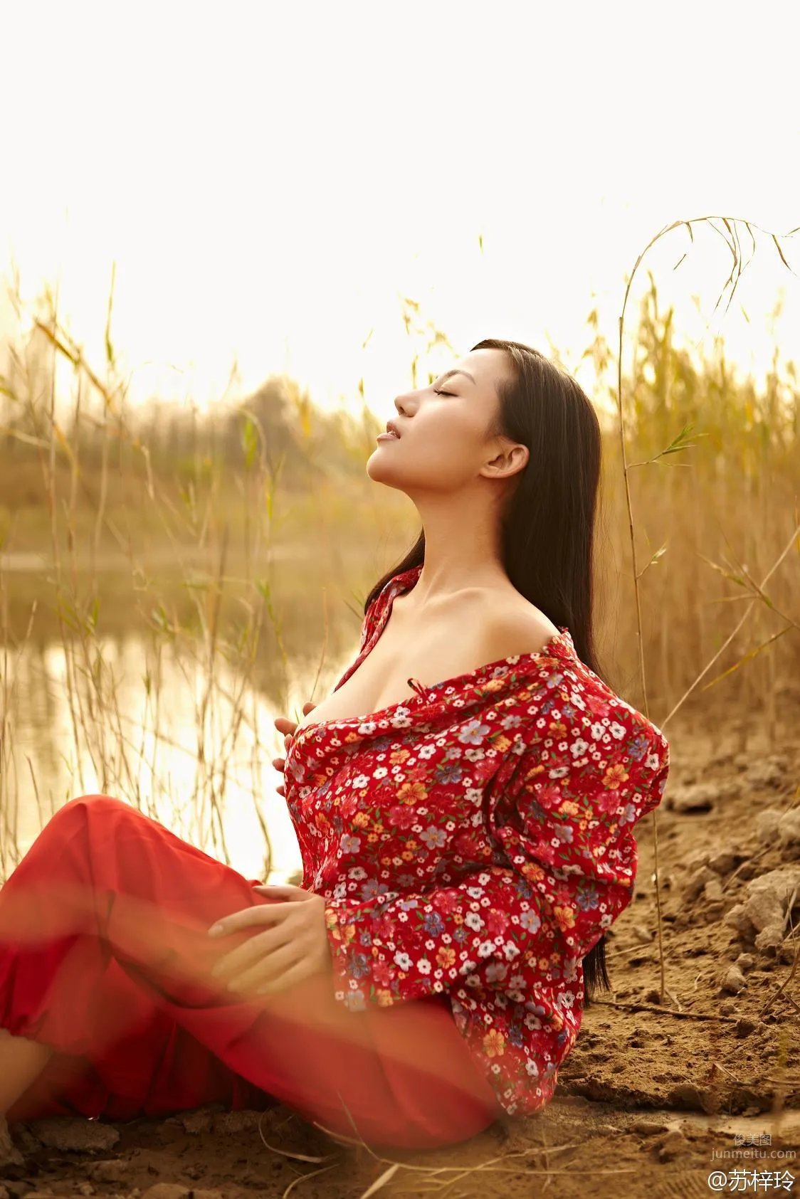 苏梓玲- 概念版静态写真《丰乳肥臀》_38