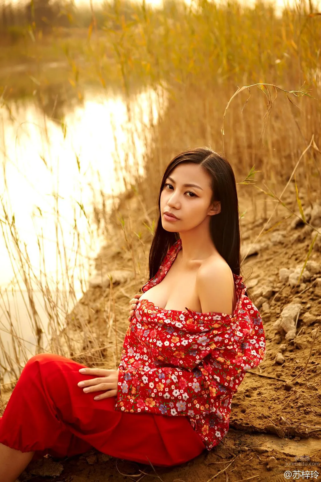 苏梓玲- 概念版静态写真《丰乳肥臀》_39