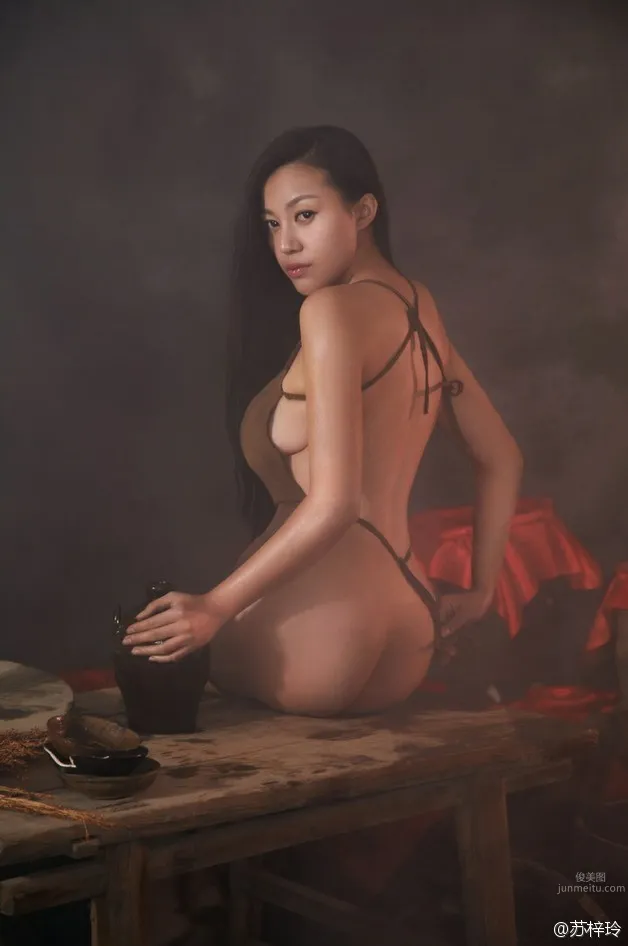 苏梓玲- 概念版静态写真《丰乳肥臀》_13