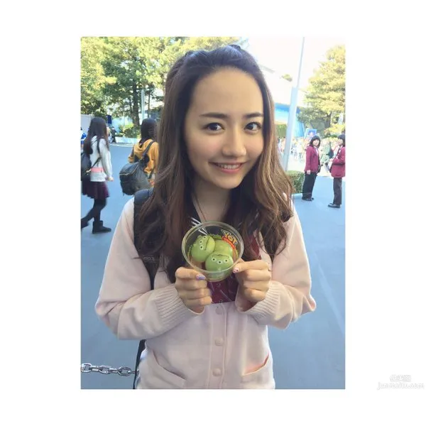 椎木裡佳- 女高中生社長海量私房照 10