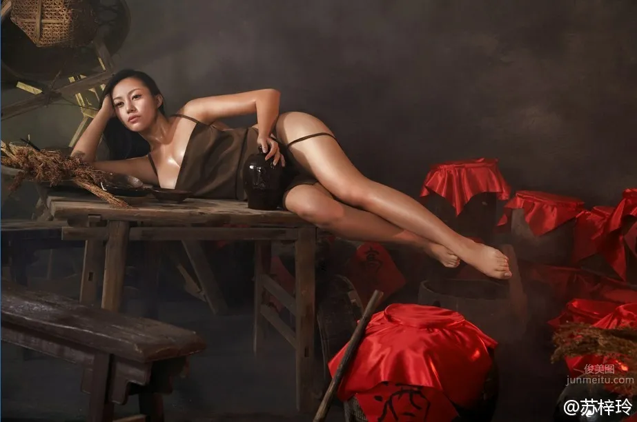 苏梓玲- 概念版静态写真《丰乳肥臀》_25