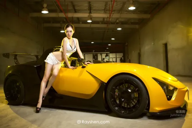顧芷伊(顧盼盼)- 性感車模魅惑寫真