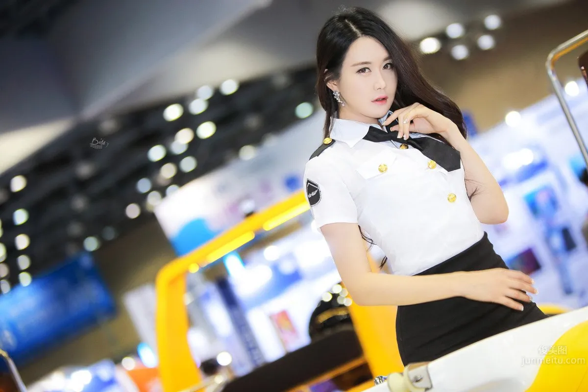 殷夏荣(은하영)- 南韩人气车模美腿写真_44