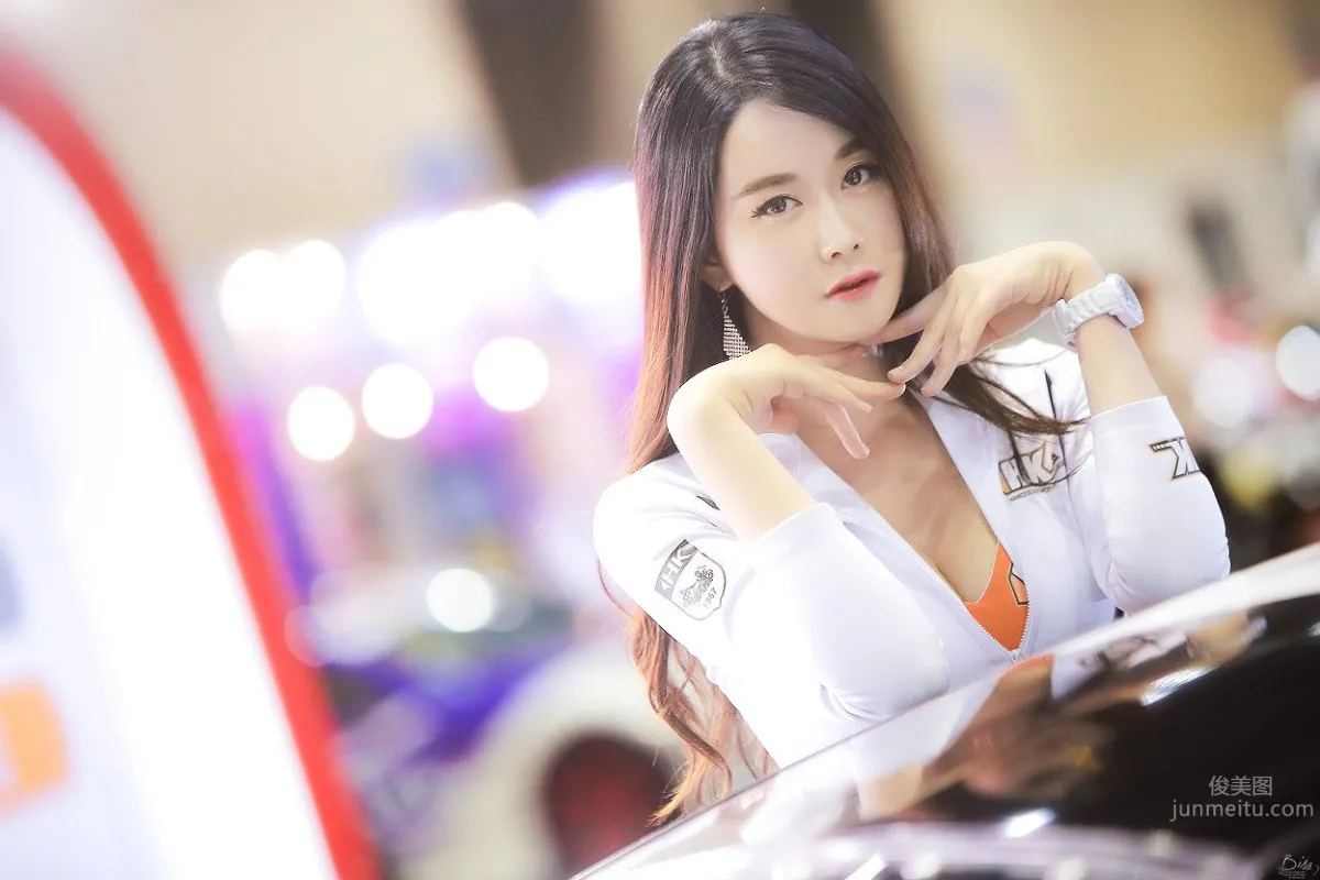 殷夏荣(은하영)- 南韩人气车模美腿写真_6