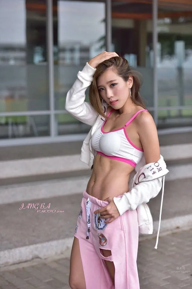 张宇婷- 人气美女沙滩比基尼合辑_17