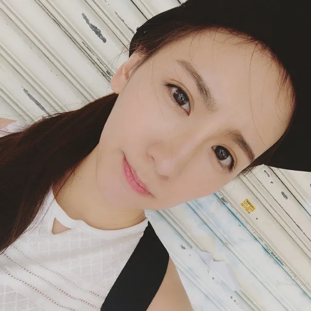 蔡昕言- 拥有明星脸的气质美女_1