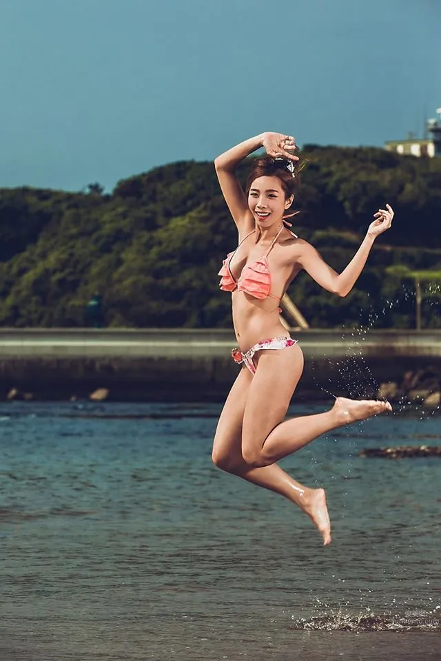 张宇婷- 人气美女沙滩比基尼合辑_49