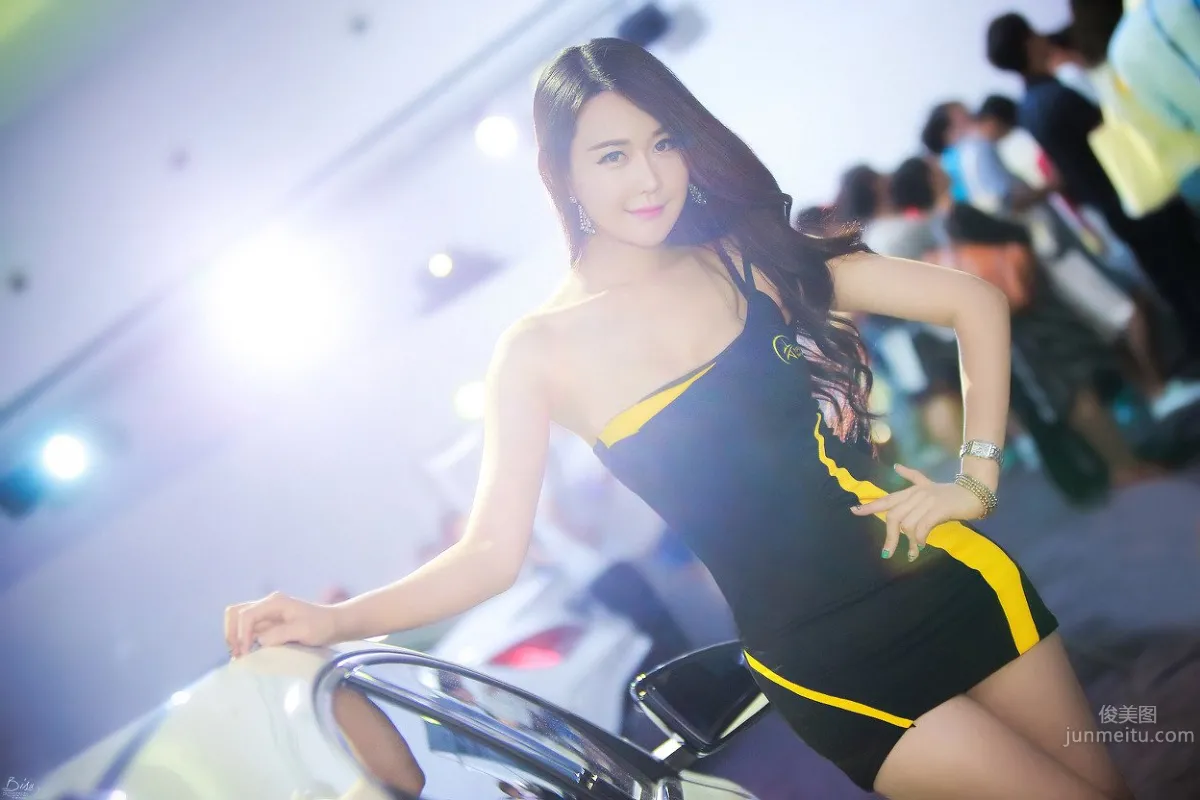 殷夏荣(은하영)- 南韩人气车模美腿写真_10