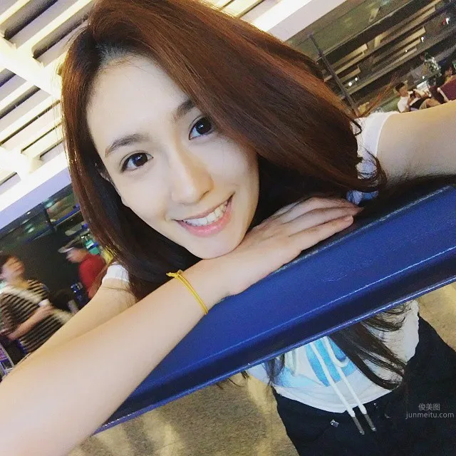 蔡昕言- 拥有明星脸的气质美女_3