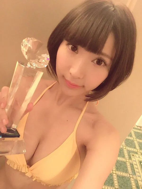 桐生美希- 短發美人私房照 10