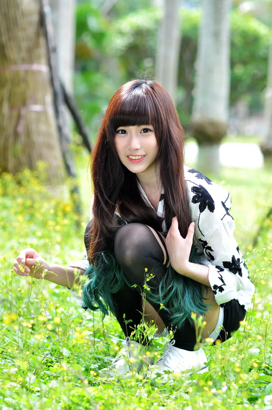 台北中山站麥當勞之校花女神張楚珊公園小清新外拍 48