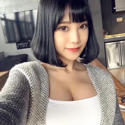 李優Uriko- 日系空靈女孩冷豔寫真
