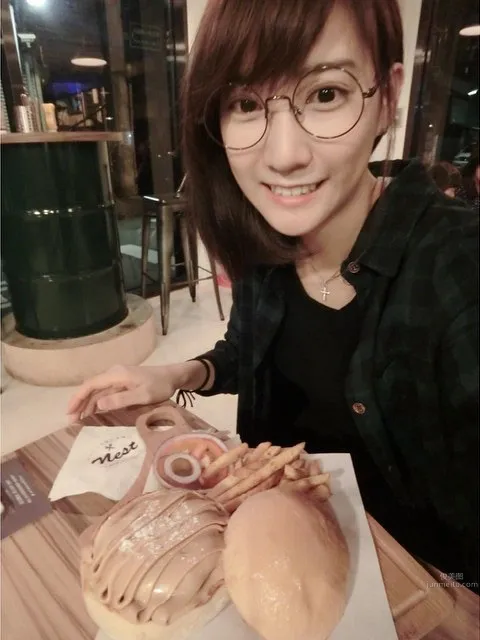 鄭詩璇- 超正實踐畢業季表特月曆美女 23
