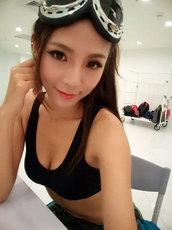 林思嘉Revy- 好美豔的高挑性感車模 15