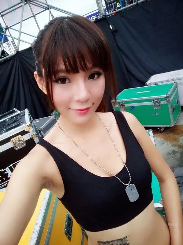 林思嘉Revy- 好美豔的高挑性感車模 16