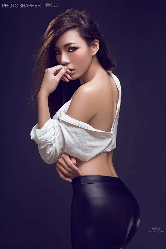 林思嘉Revy- 好美豔的高挑性感車模 18