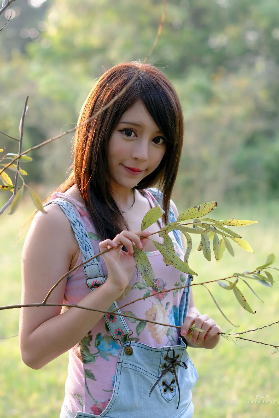 超跑女神大眼正妹张齐郡JULIE踏青外拍_122